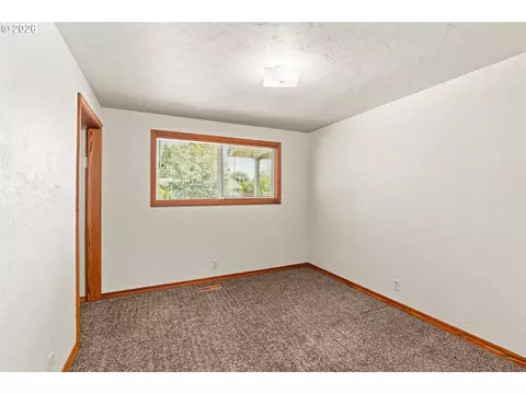 Bedroom - 1716 Parnell Dr, Eugene, OR 97404 photo 5 of 6