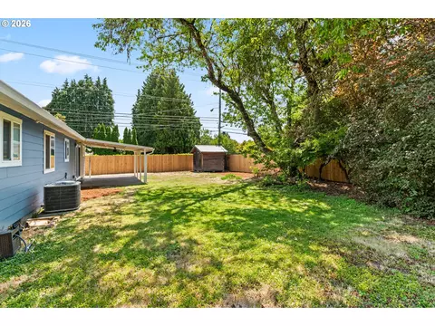 Exterior - 1716 Parnell Dr, Eugene, OR 97404 photo 5 of 9