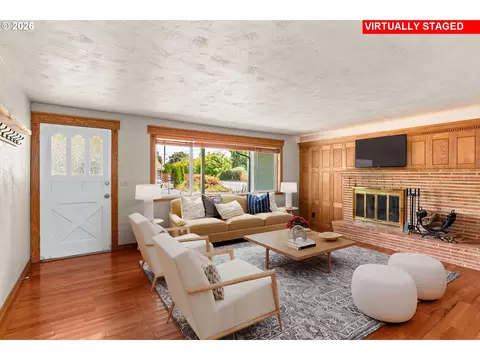 Living - 1716 Parnell Dr, Eugene, OR 97404 photo 3 of 6