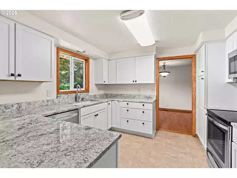 Kitchen - 1716 Parnell Dr, Eugene, OR 97404 photo 4 of 7