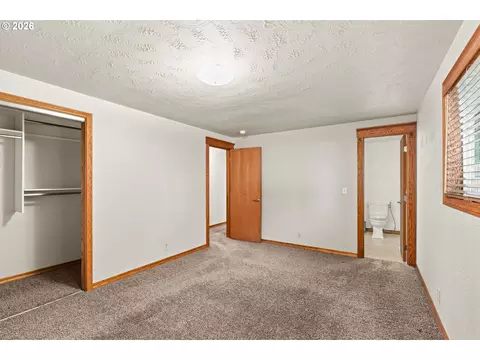 Bedroom - 1716 Parnell Dr, Eugene, OR 97404 photo 3 of 6