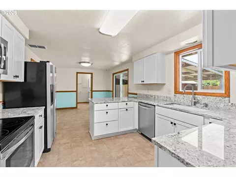 Kitchen - 1716 Parnell Dr, Eugene, OR 97404 photo 1 of 7