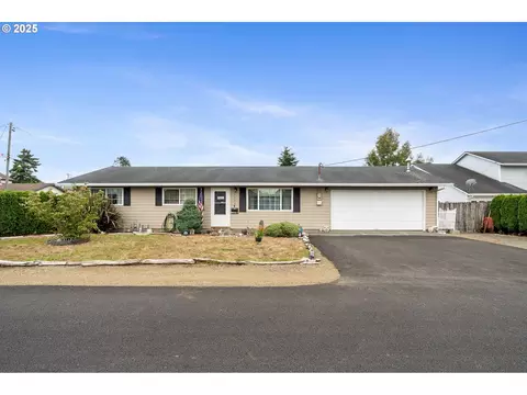 1003 Grove Ave, Tillamook, OR 97141