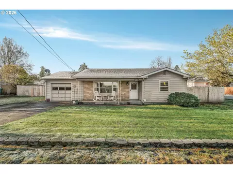 915 E Marquam St, Mount Angel, OR 97362