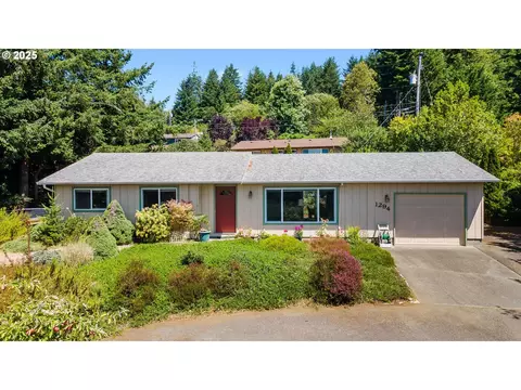 1294 N Henry St, Coquille, OR 97423