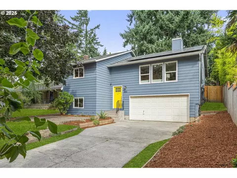2831 SW Moss St, Portland, OR 97219