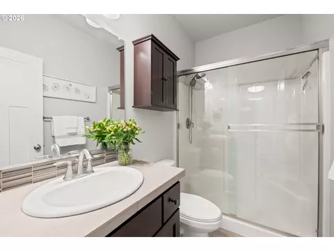 Bath - 4240 SW Mawrcrest Ave, Gresham, OR 97080 photo 1 of 5