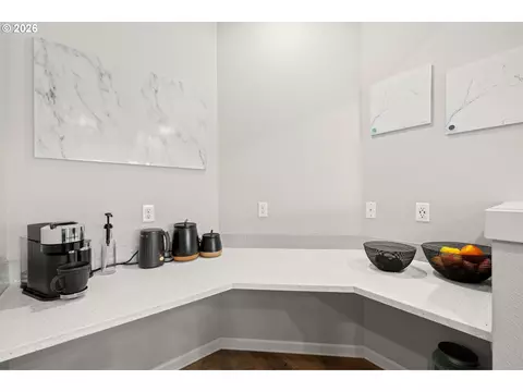 Kitchen - 4240 SW Mawrcrest Ave, Gresham, OR 97080 photo 4 of 6