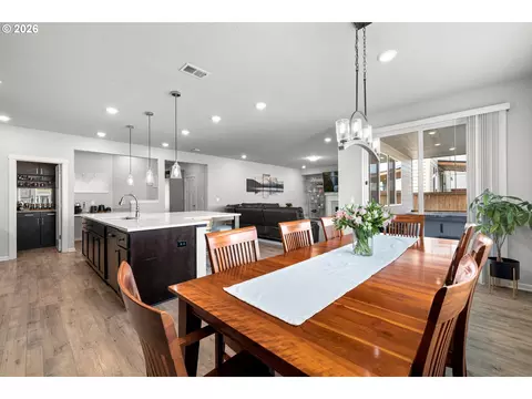 Dining - 4240 SW Mawrcrest Ave, Gresham, OR 97080 photo 3 of 3
