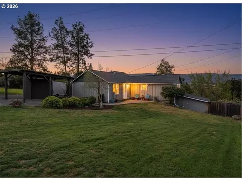 410 E 15th Pl, The Dalles, OR 97058