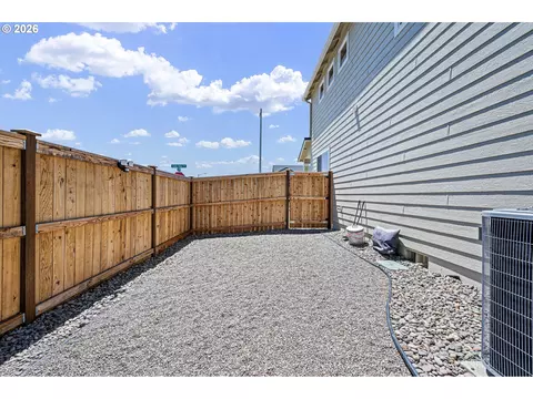 Exterior - 5094 Cedar View Dr, Springfield, OR 97478 photo 6 of 8