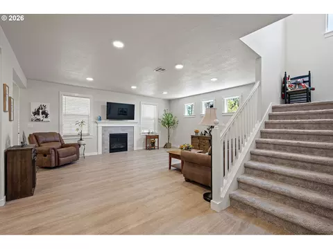 Living - 5094 Cedar View Dr, Springfield, OR 97478 photo 1 of 4