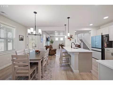 Dining - 5094 Cedar View Dr, Springfield, OR 97478 photo 3 of 3