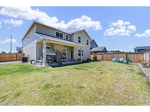 Exterior - 5094 Cedar View Dr, Springfield, OR 97478 photo 3 of 8