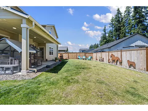 Exterior - 5094 Cedar View Dr, Springfield, OR 97478 photo 4 of 8