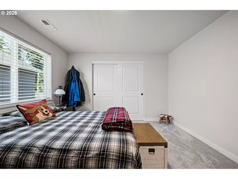 Bedroom - 5094 Cedar View Dr, Springfield, OR 97478 photo 6 of 6