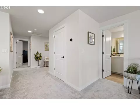 Entry Way - 5094 Cedar View Dr, Springfield, OR 97478 photo 7 of 8