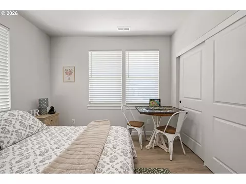 Bedroom - 5094 Cedar View Dr, Springfield, OR 97478 photo 2 of 6