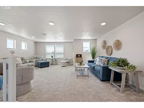 Living - 5094 Cedar View Dr, Springfield, OR 97478 photo 4 of 4