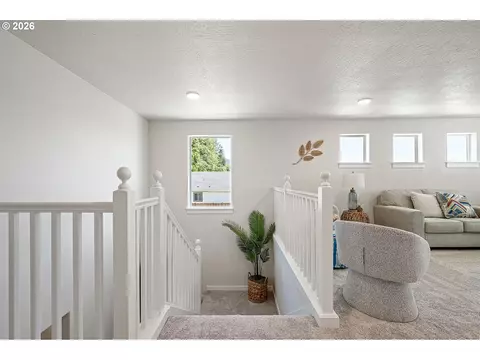 Entry Way - 5094 Cedar View Dr, Springfield, OR 97478 photo 6 of 8