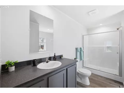 1547 A St, Springfield, OR 97477 photo 18