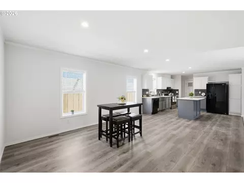 1547 A St, Springfield, OR 97477 photo 13