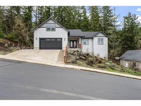 1230 Holly Ave, Cottage Grove, OR 97424