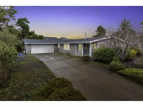 1621 Siano Loop, Florence, OR 97439