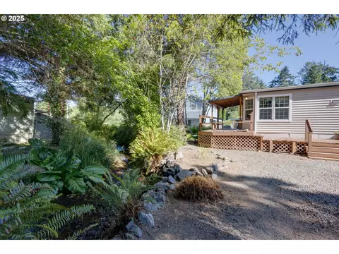 977 S Harbor St, Rockaway Beach, OR 97136