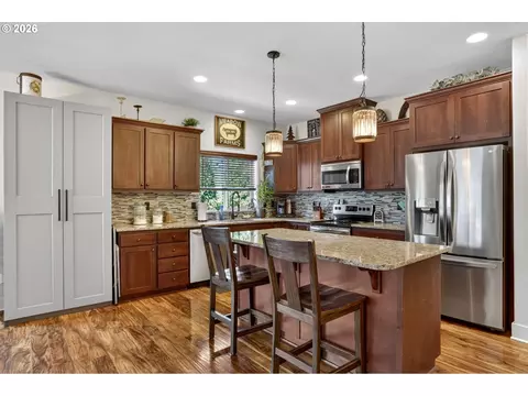 Kitchen - 850 SE Pineview Ct, Estacada, OR 97023 photo 5 of 5