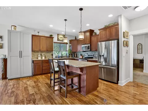 Kitchen - 850 SE Pineview Ct, Estacada, OR 97023 photo 1 of 5