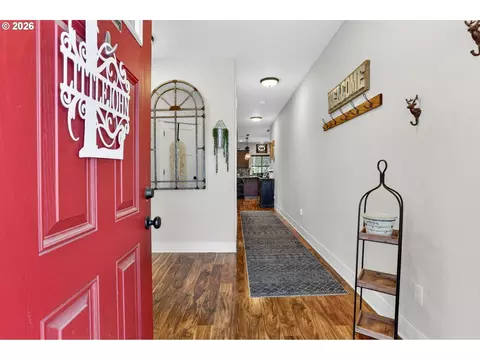 Entry Way - 850 SE Pineview Ct, Estacada, OR 97023 photo 1 of 1