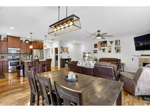 Dining - 850 SE Pineview Ct, Estacada, OR 97023 photo 2 of 2