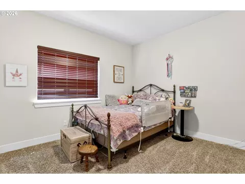 Bedroom - 850 SE Pineview Ct, Estacada, OR 97023 photo 5 of 9