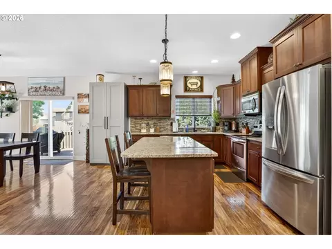 Kitchen - 850 SE Pineview Ct, Estacada, OR 97023 photo 2 of 5