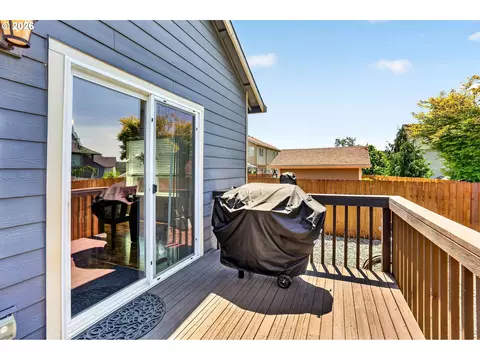 Exterior - 850 SE Pineview Ct, Estacada, OR 97023 photo 9 of 13