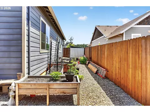 Exterior - 850 SE Pineview Ct, Estacada, OR 97023 photo 11 of 13
