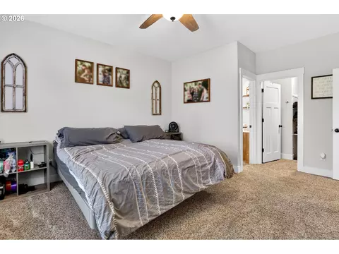 Bedroom - 850 SE Pineview Ct, Estacada, OR 97023 photo 4 of 9
