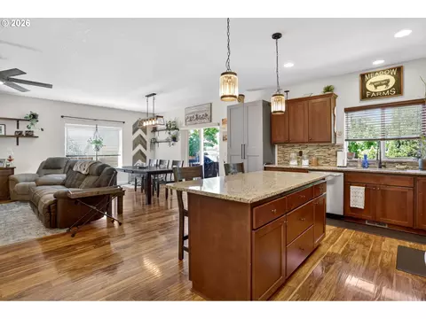 Kitchen - 850 SE Pineview Ct, Estacada, OR 97023 photo 3 of 5
