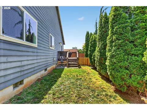 Exterior - 850 SE Pineview Ct, Estacada, OR 97023 photo 4 of 13