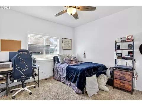 Bedroom - 850 SE Pineview Ct, Estacada, OR 97023 photo 7 of 9