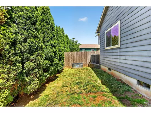 Exterior - 850 SE Pineview Ct, Estacada, OR 97023 photo 6 of 13