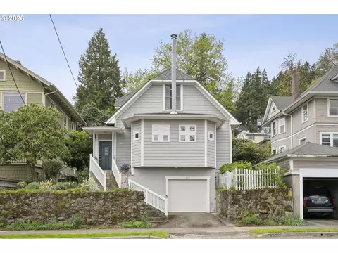 4217 SW View Point Ter, Portland, OR 97239