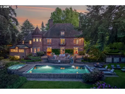 11522 S Riverwood Rd, Portland, OR 97219