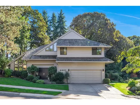 4217 Albert Cir, Lake Oswego, OR 97035