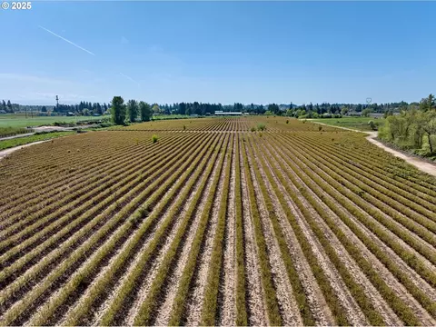 6815 S Knights Bridge Rd, Canby, OR 97013