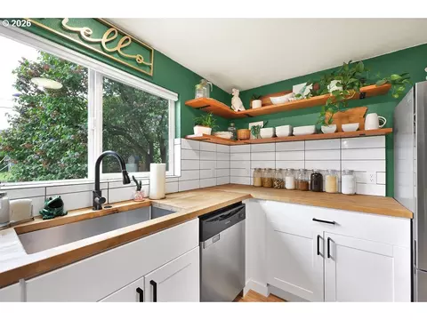 Kitchen - 2210 Roosevelt Blvd, Eugene, OR 97402 photo 3 of 3