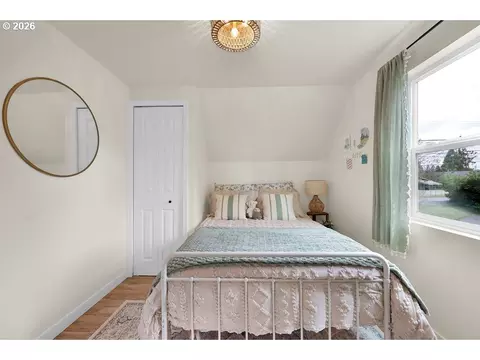 Bedroom - 2210 Roosevelt Blvd, Eugene, OR 97402 photo 4 of 4