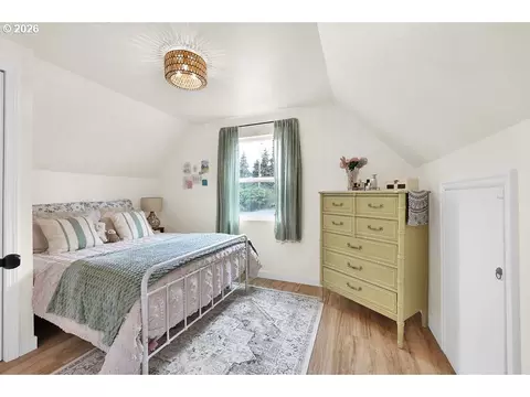 Bedroom - 2210 Roosevelt Blvd, Eugene, OR 97402 photo 3 of 4