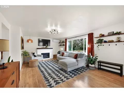 Living - 2210 Roosevelt Blvd, Eugene, OR 97402 photo 1 of 3